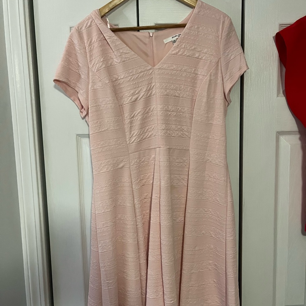 Chic Blush V-Neck Midi Dress